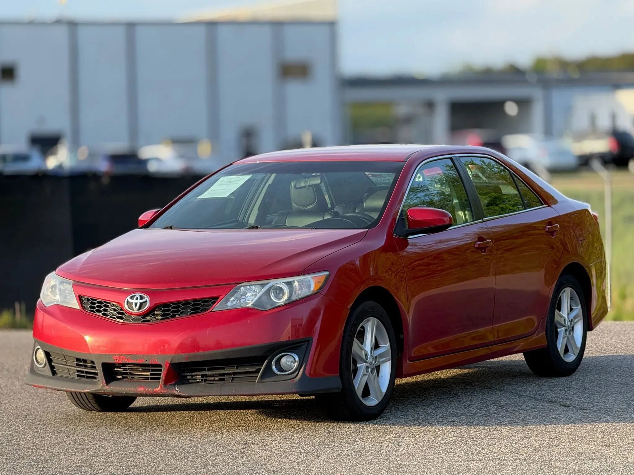 Used 2014 Toyota Camry SE FWD image 6