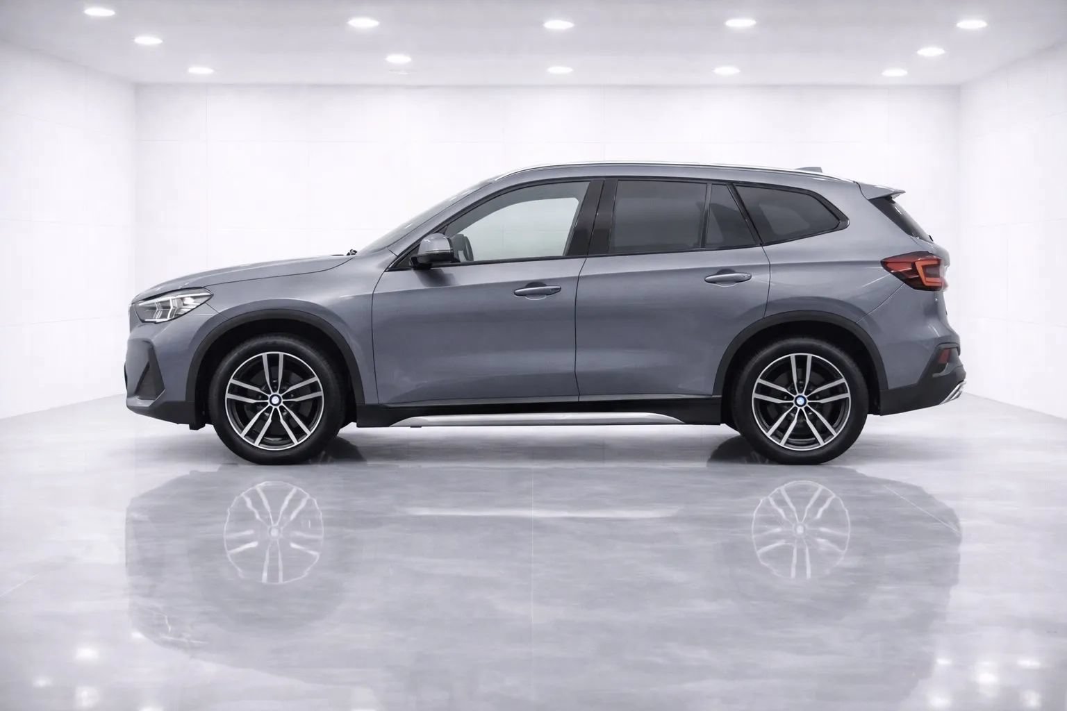 Used 2023 BMW X1 xDrive28i w/ Premium Package AWD/4WD image 2