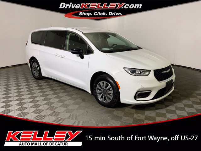 Used 2024 Chrysler Pacifica Limited