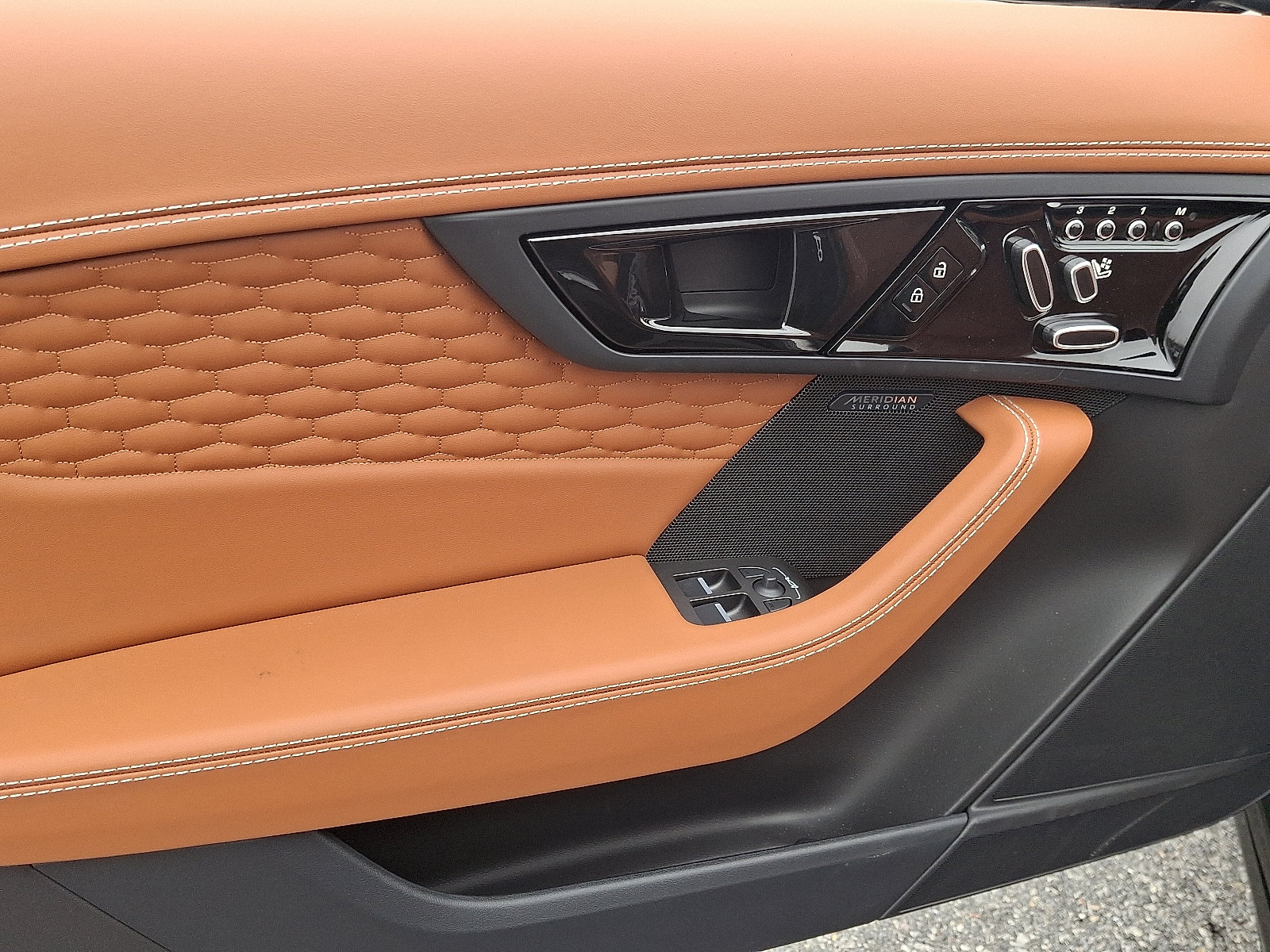 New 2024 Jaguar F-TYPE R image 9