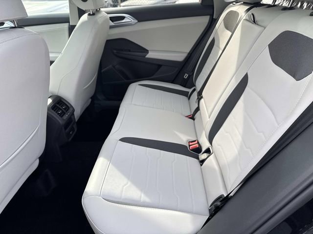 New 2025 Volkswagen Taos SE image 18