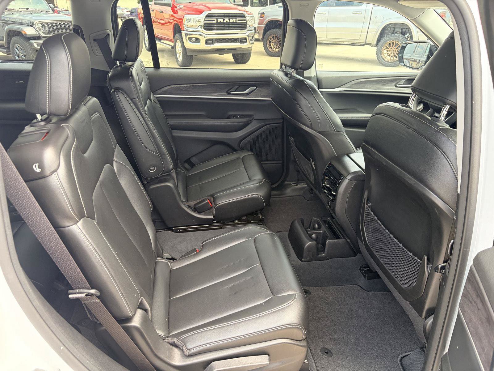 Used 2023 Jeep Grand Cherokee L Limited w/ Black Appearance Package AWD/4WD image 35