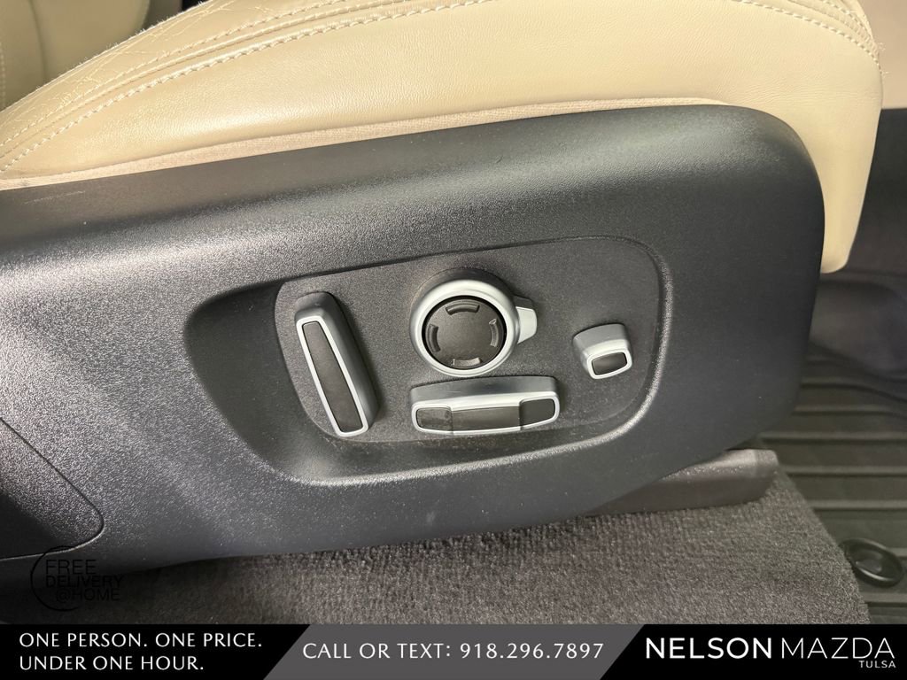 Used 2018 Land Rover Range Rover Velar R-Dynamic HSE AWD/4WD image 49