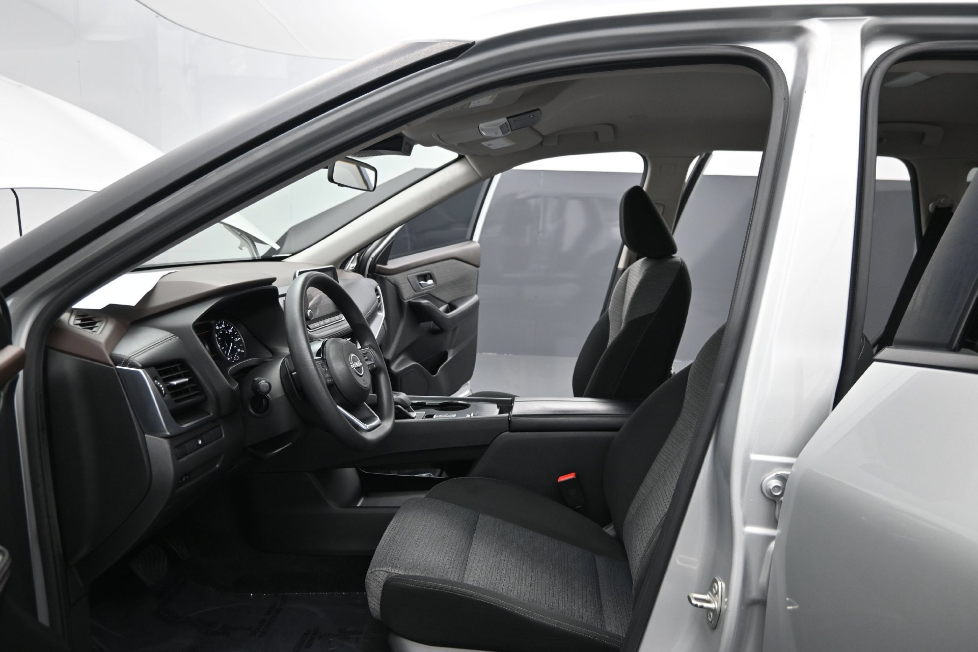 Used 2023 Nissan Rogue SV FWD image 13
