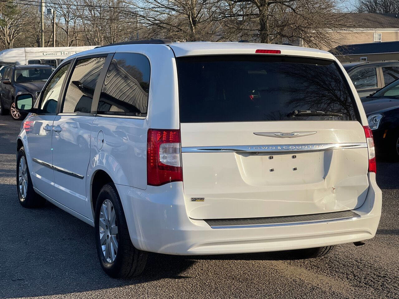 Used 2014 Chrysler Town & Country Touring image 6