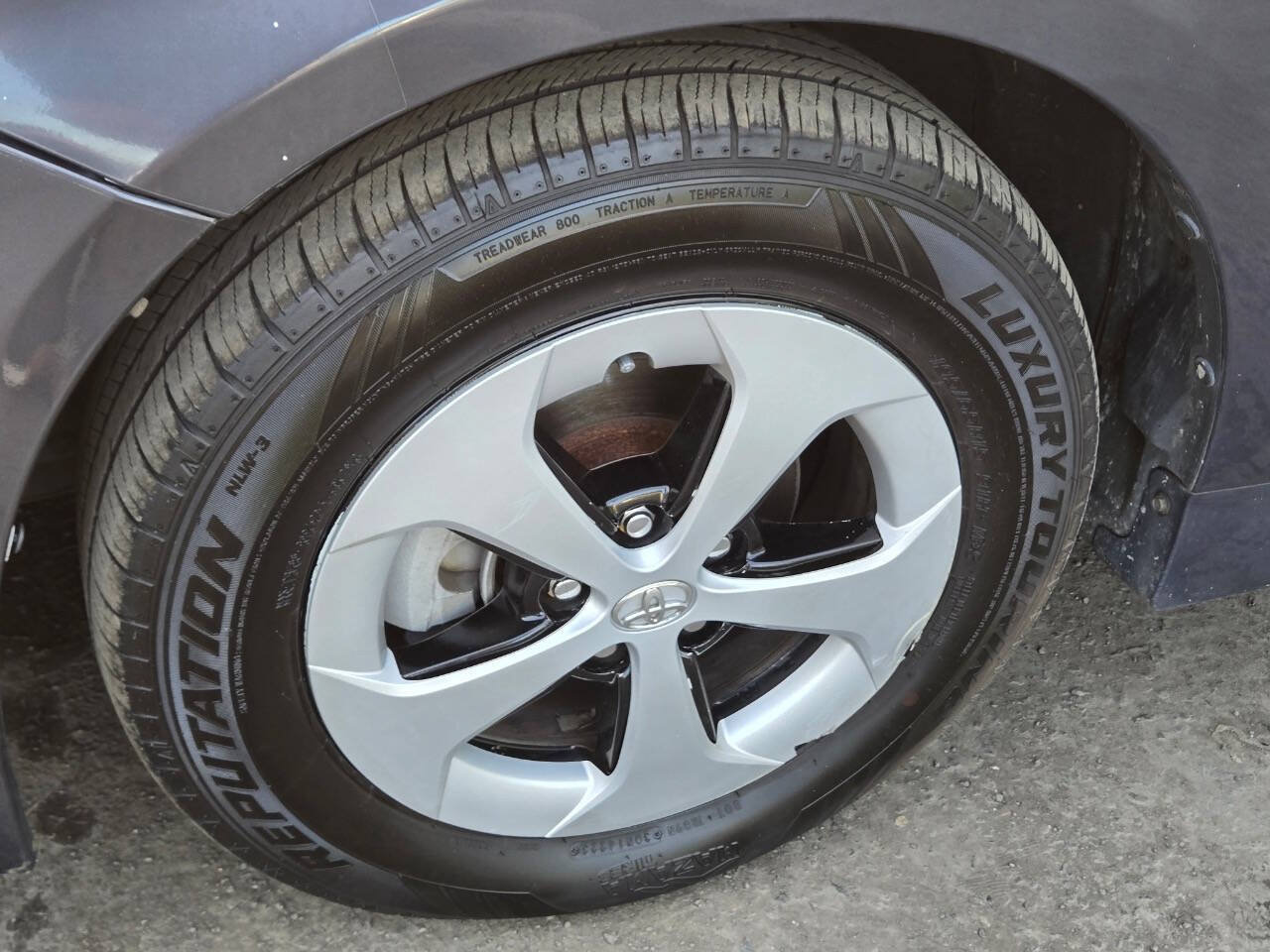 Used 2014 Toyota Prius Four FWD image 25