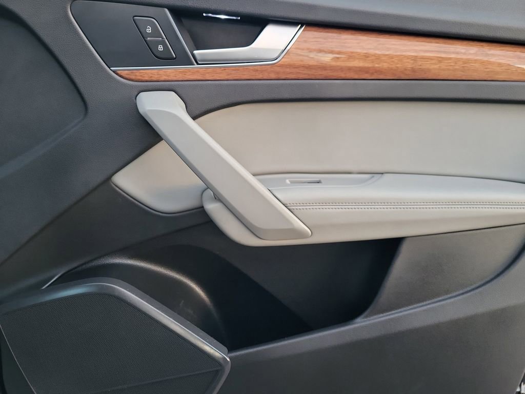 Used 2022 Audi Q5 2.0T Premium Plus w/ Premium Plus Package image 16