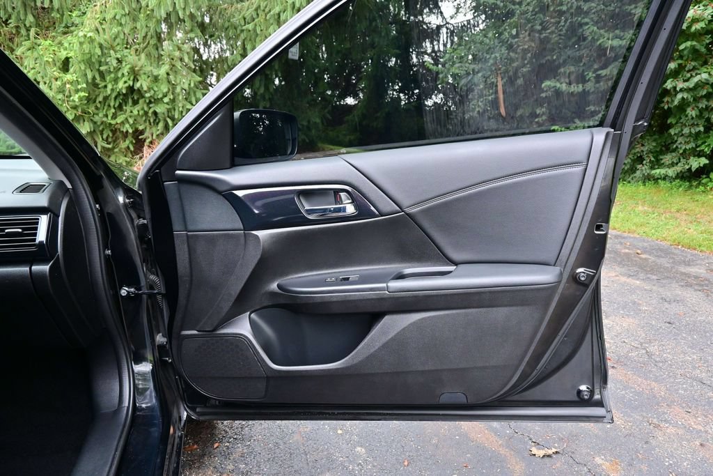Used 2015 Honda Accord Sport image 26