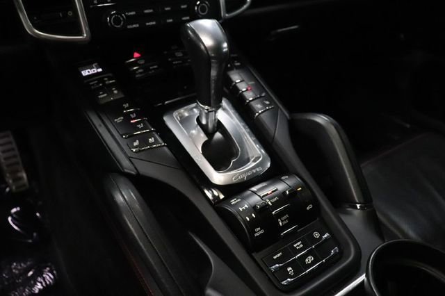 Used 2017 Porsche Cayenne Turbo AWD/4WD image 32