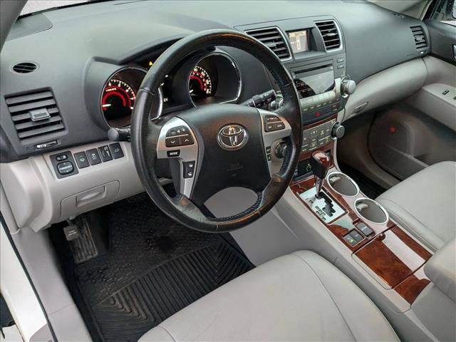 Used 2012 Toyota Highlander Limited image 10