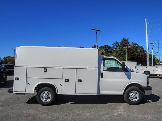 New 2025 Chevrolet Express 3500 w/ Power Convenience Package image 3