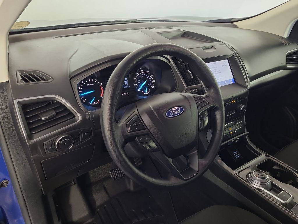 Certified 2020 Ford Edge SE image 13