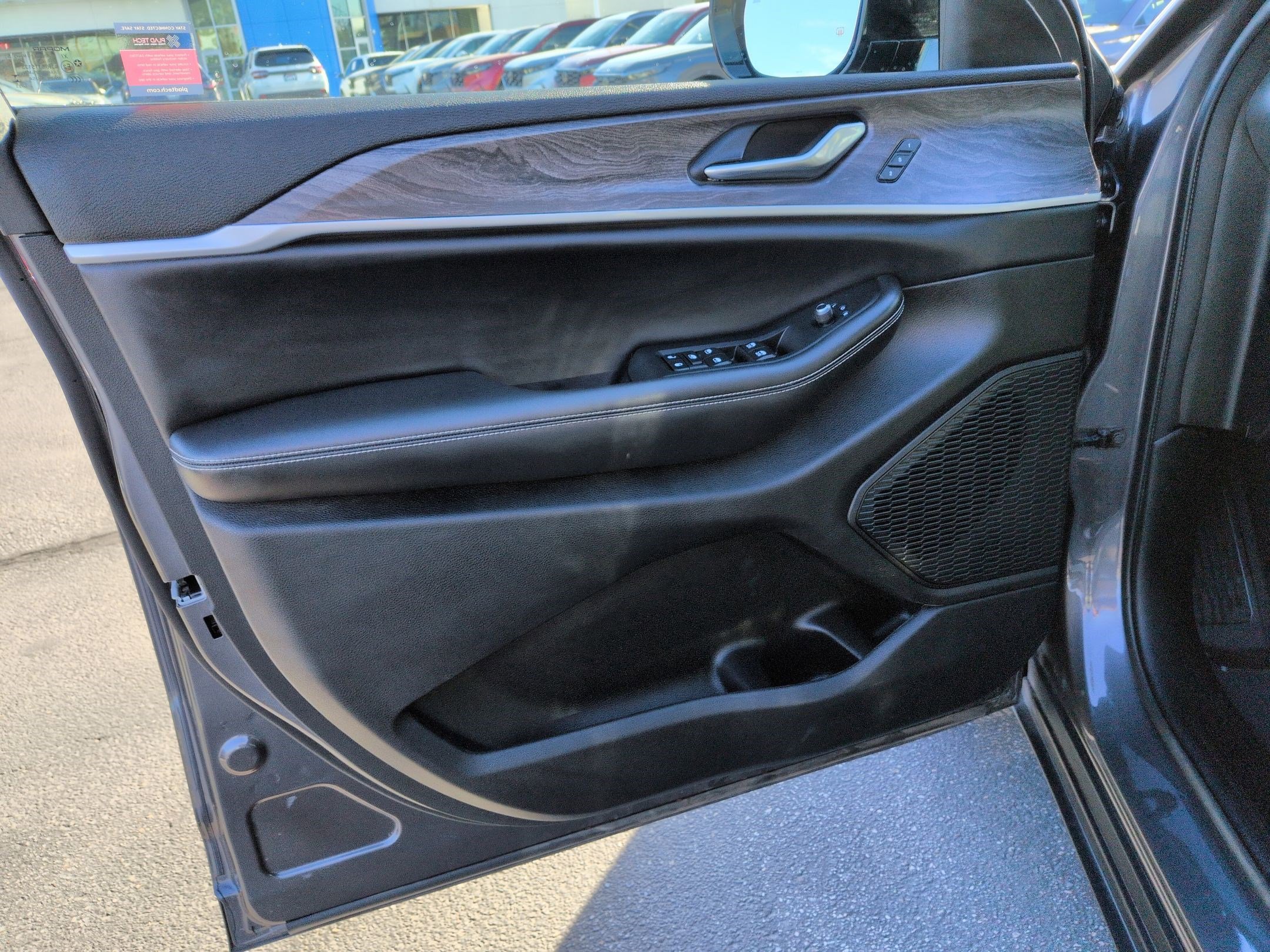 Used 2023 Jeep Grand Cherokee L Limited w/ Trailer Tow Group (B) image 15