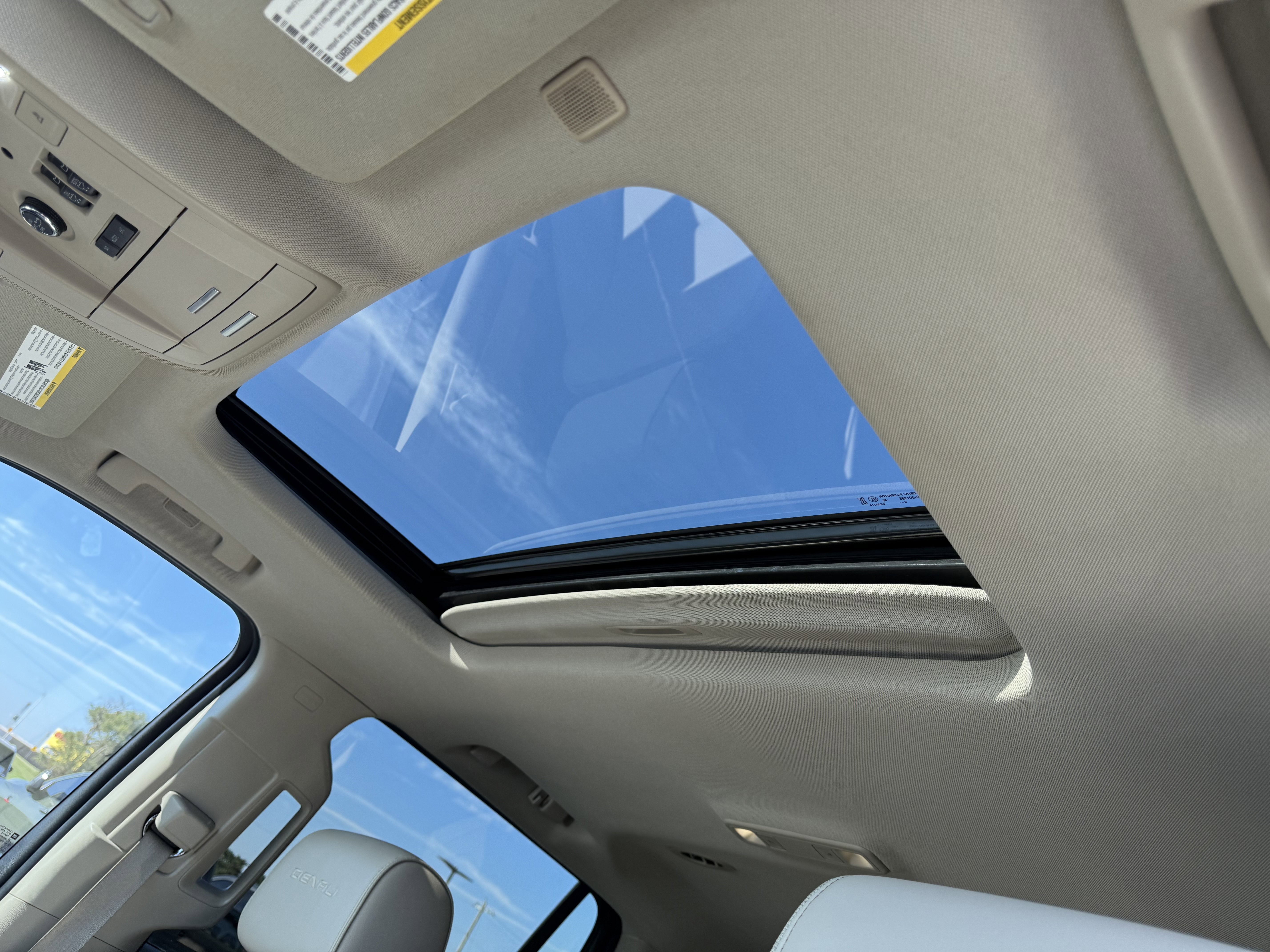 Used 2020 GMC Yukon Denali w/ Denali Premium Package image 12