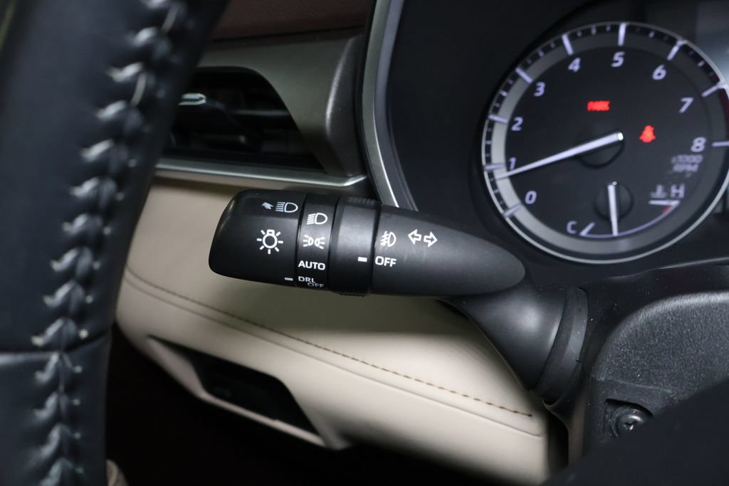 Used 2021 Toyota Highlander XLE AWD/4WD image 24