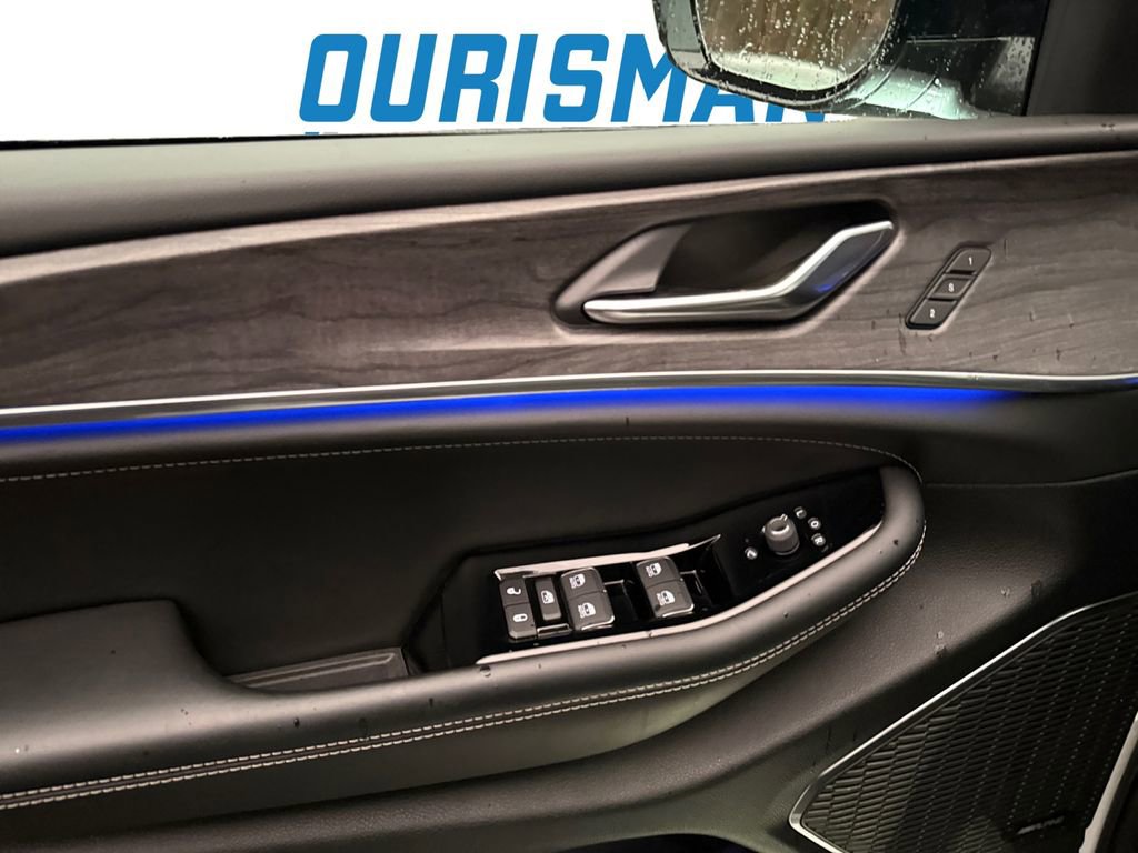 Used 2024 Jeep Grand Cherokee Overland image 18