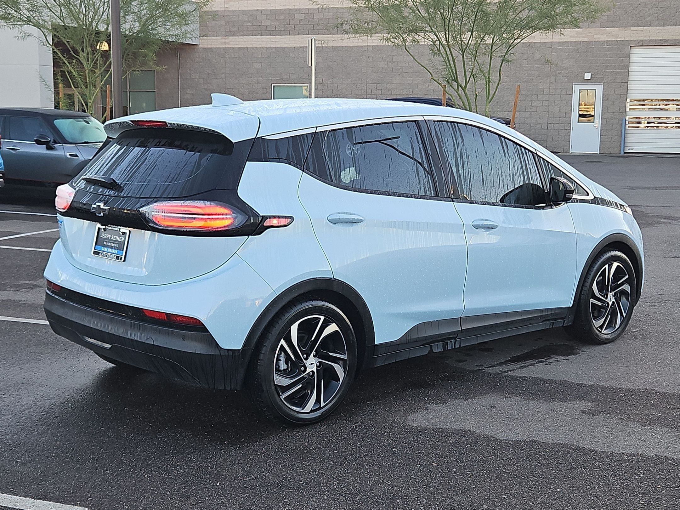 Certified 2023 Chevrolet Bolt LT w/ Infotainment Package FWD image 5