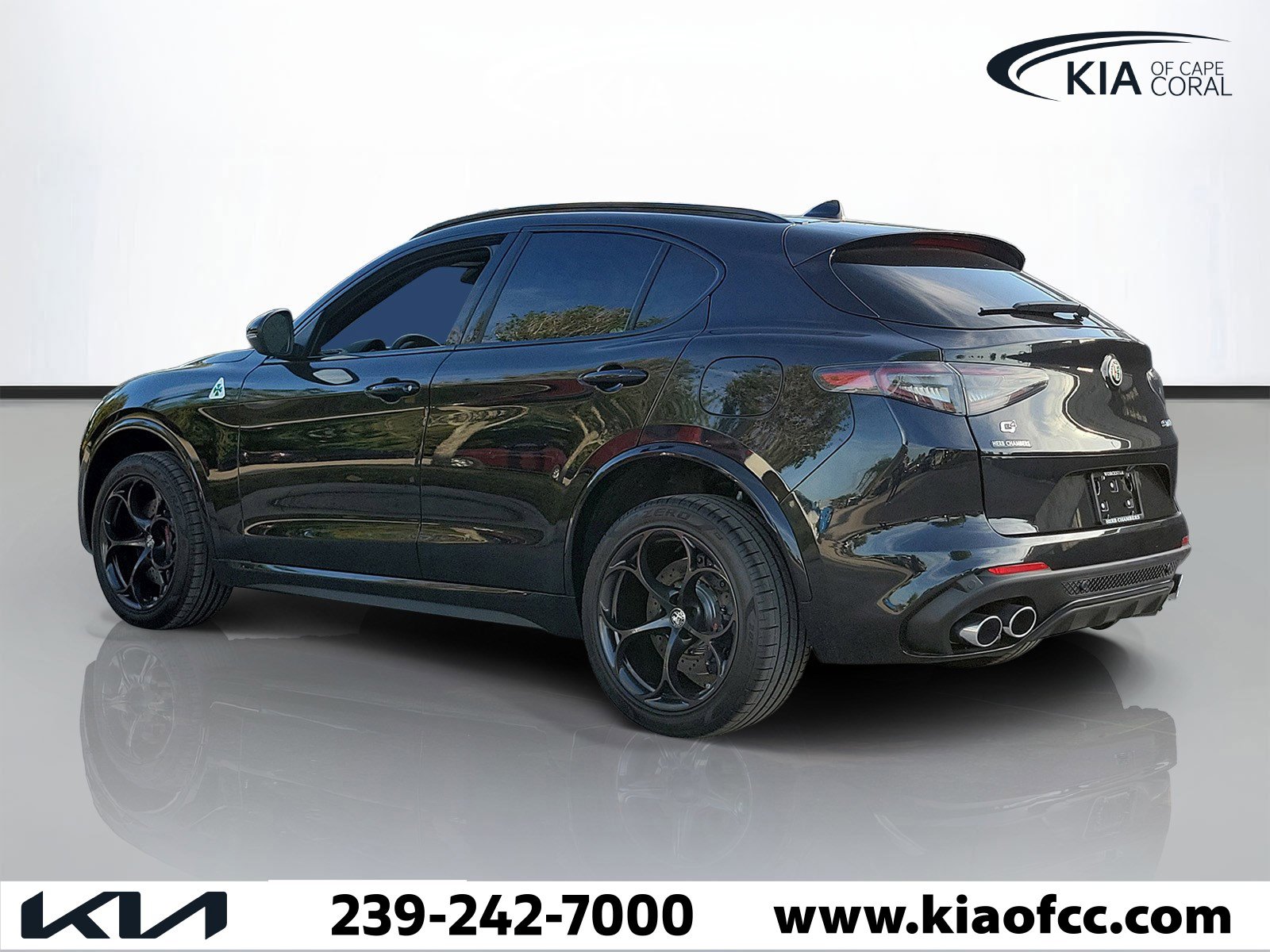 Used 2024 Alfa Romeo Stelvio Quadrifoglio w/ Active Assist Plus Package AWD/4WD image 4