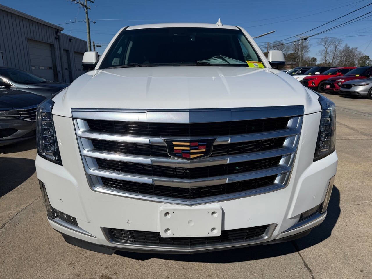 Used 2016 Cadillac Escalade Luxury RWD image 3