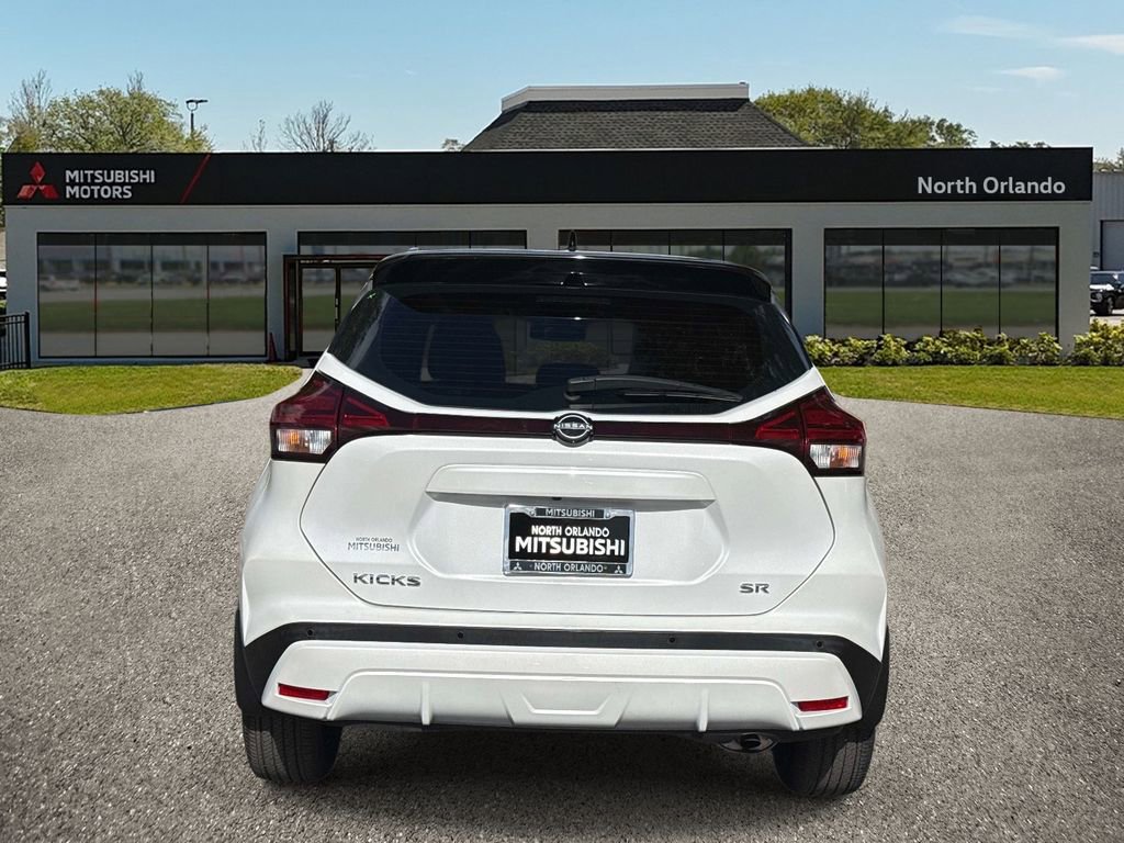 Used 2023 Nissan Kicks SR w/ SR Premium Package FWD image 4
