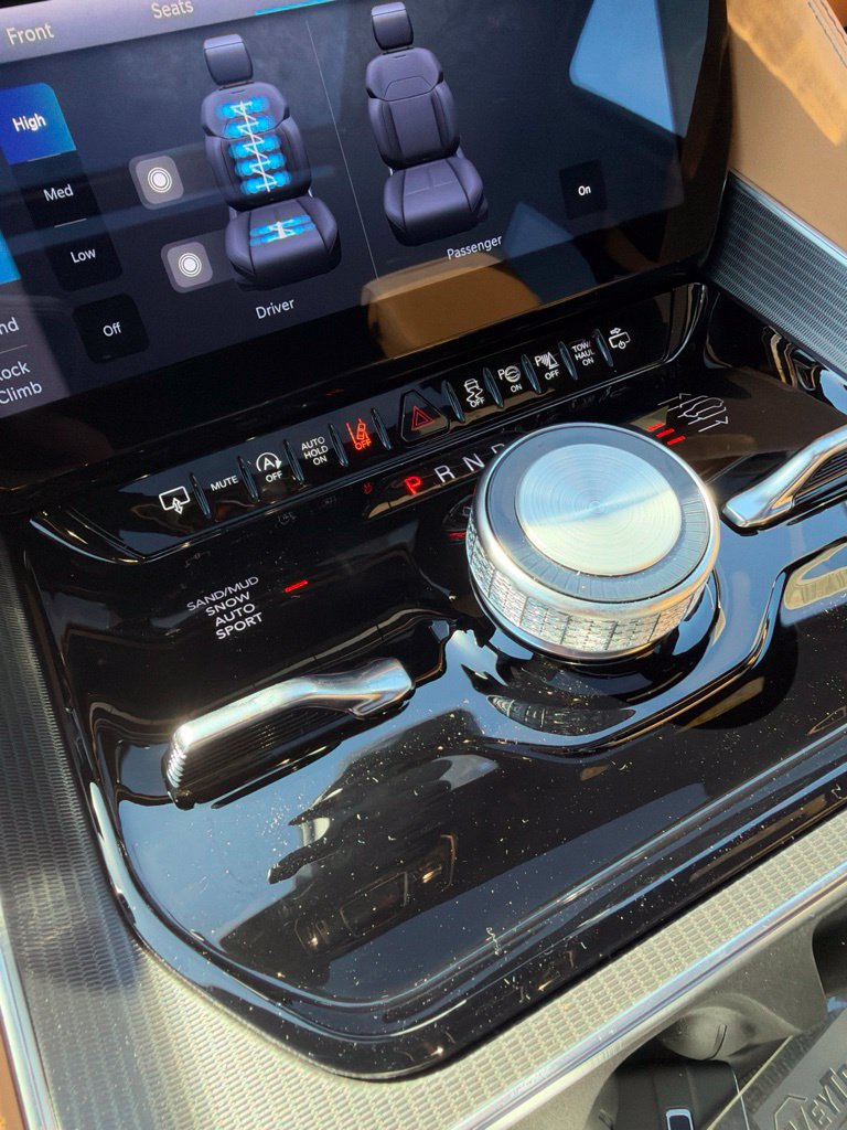 New 2027 Jeep Grand Wagoneer Summit AWD/4WD image 16