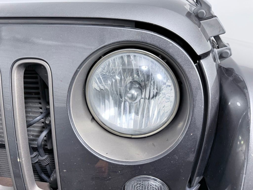 Used 2016 Jeep Wrangler Unlimited Sahara image 26