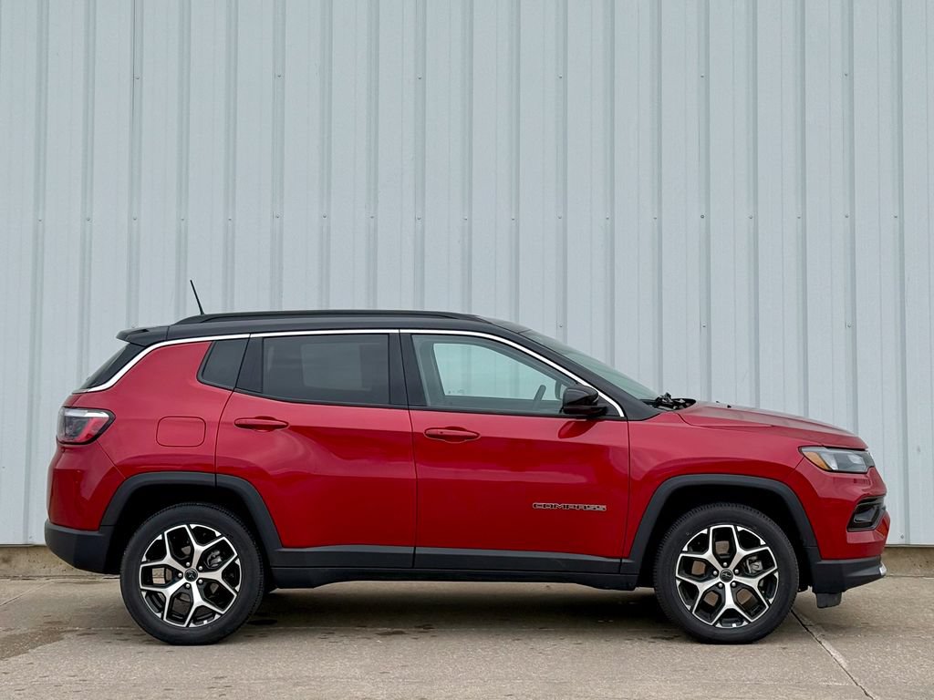 Used 2025 Jeep Compass Limited AWD/4WD image 7