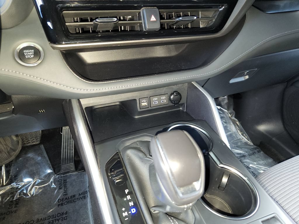 Used 2025 Toyota Highlander LE FWD image 21
