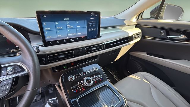 Used 2023 Lincoln Nautilus Standard w/ Premium Package image 24