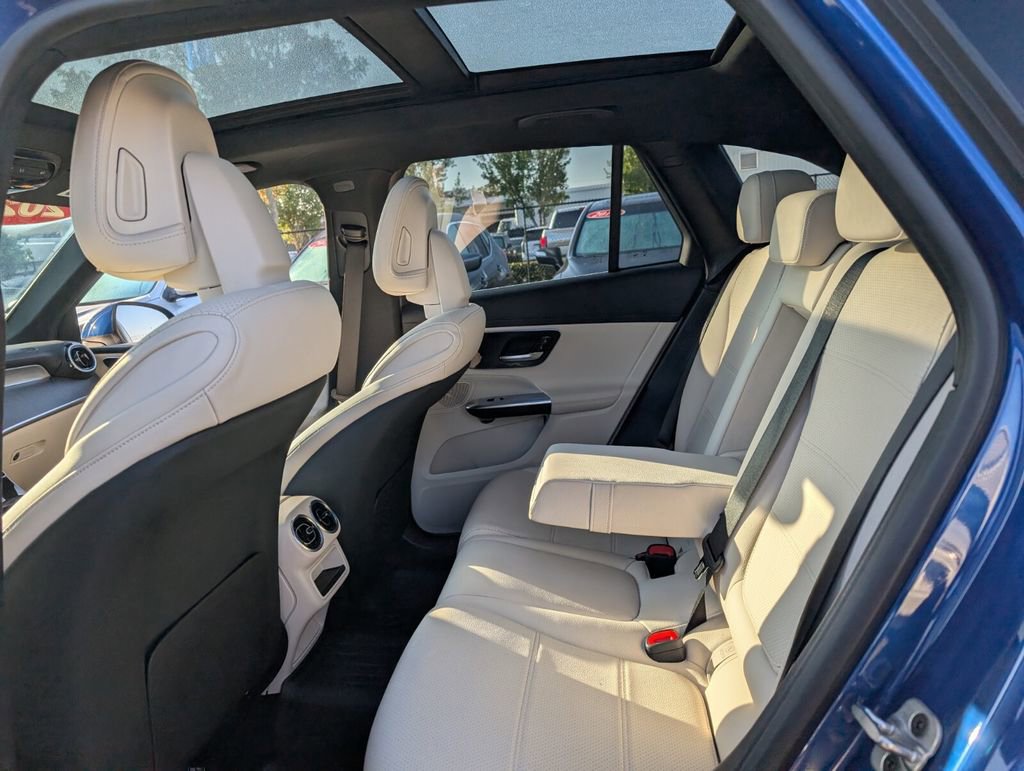 Used 2025 Mercedes-Benz GLC 300 image 12