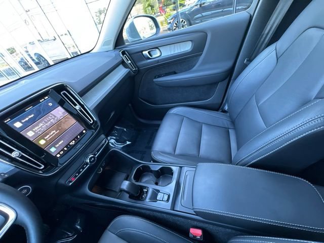 Certified 2025 Volvo XC40 B5 Core AWD/4WD image 22