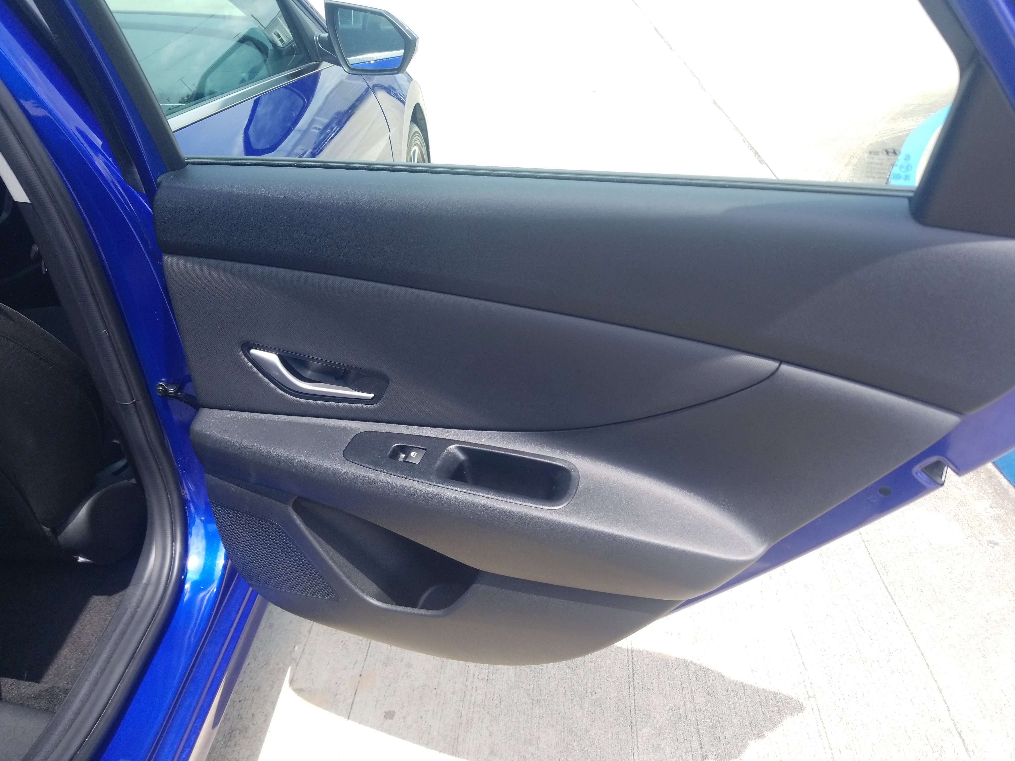 Used 2025 Hyundai Elantra SEL FWD image 14