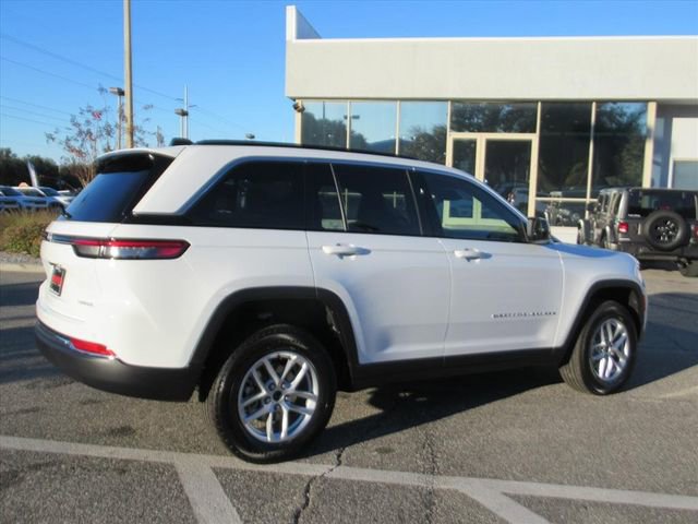 New 2025 Jeep Grand Cherokee Laredo image 6
