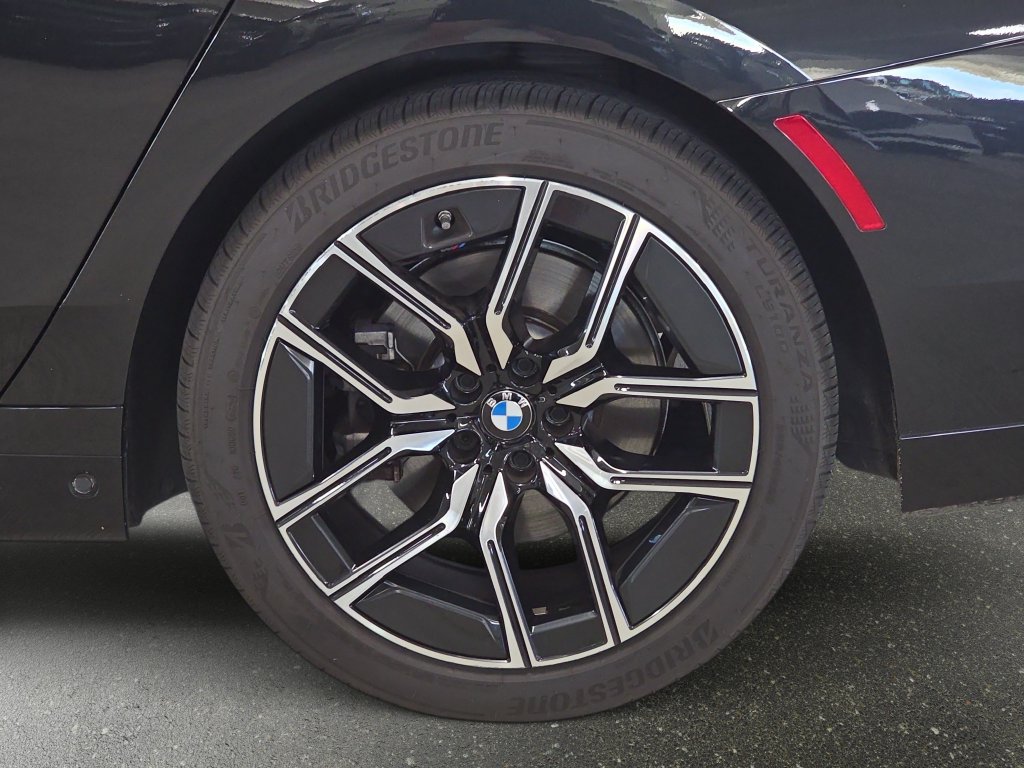 Certified 2023 BMW 740i RWD image 29