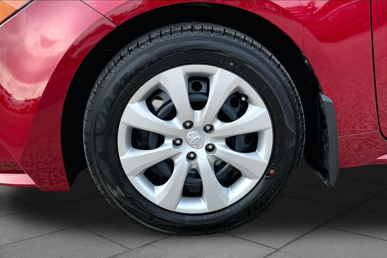 Used 2026 Toyota Corolla LE FWD image 11