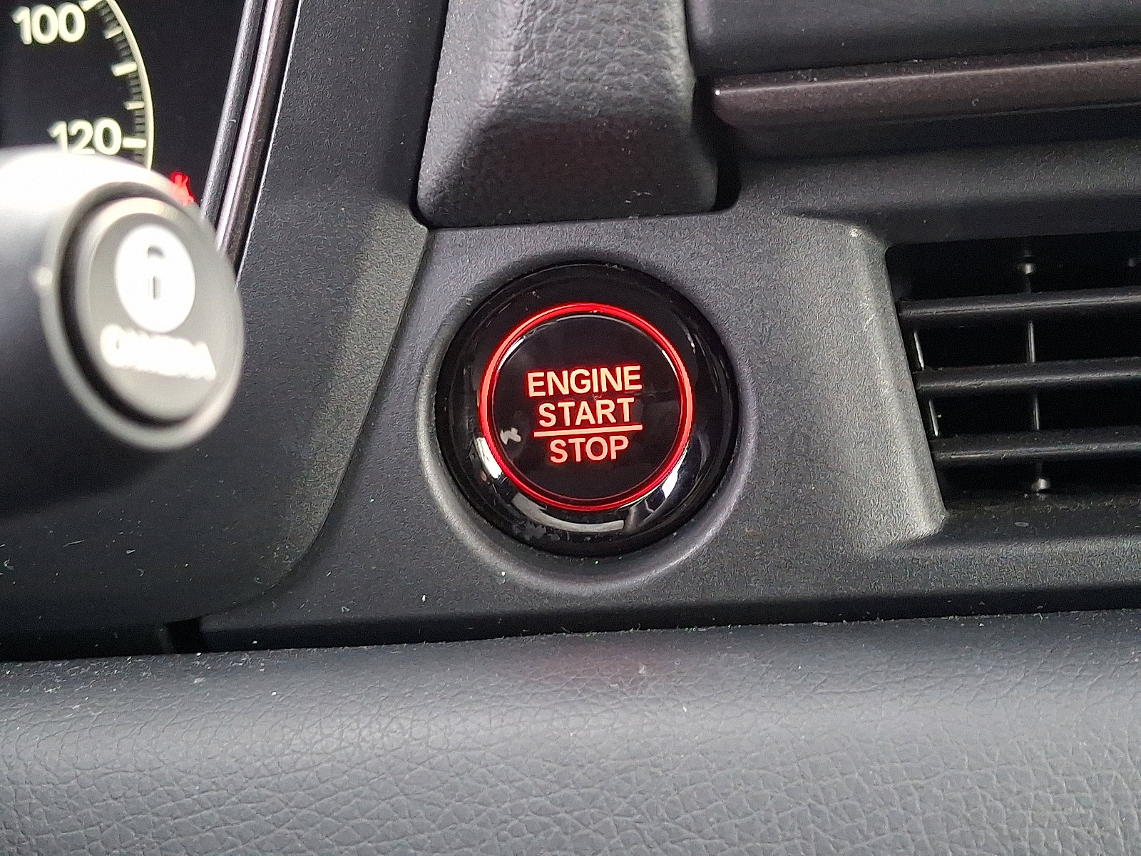 Certified 2025 Honda Pilot TrailSport image 25