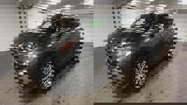 Used 2024 Toyota Highlander Platinum image 4