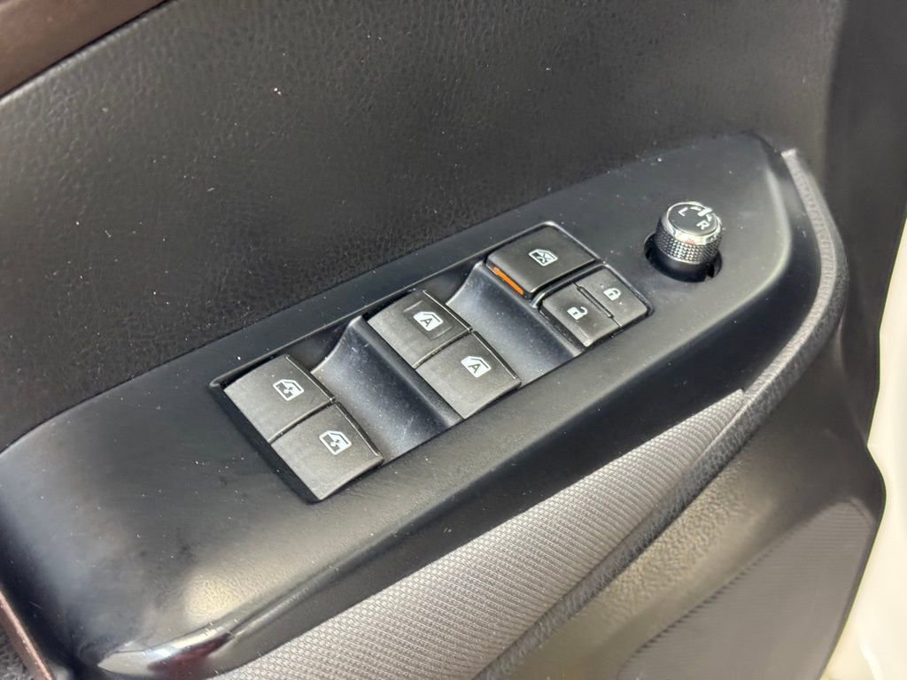 Used 2018 Toyota Highlander LE FWD image 9