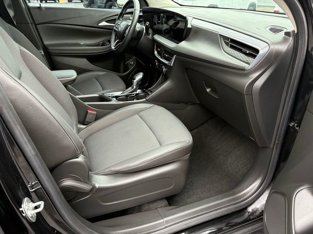 Used 2024 Buick Encore GX Preferred w/ Comfort Package FWD image 10
