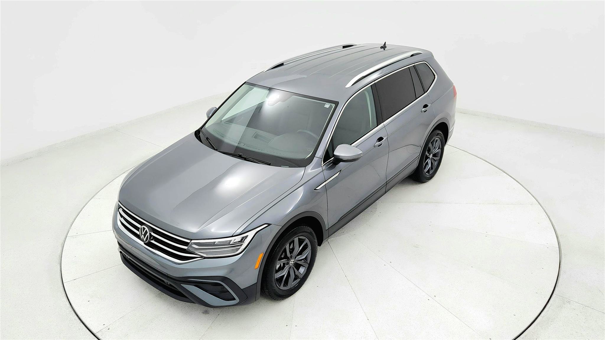 Used 2024 Volkswagen Tiguan SE image 13