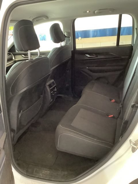 Certified 2023 Jeep Grand Cherokee Laredo AWD/4WD image 15