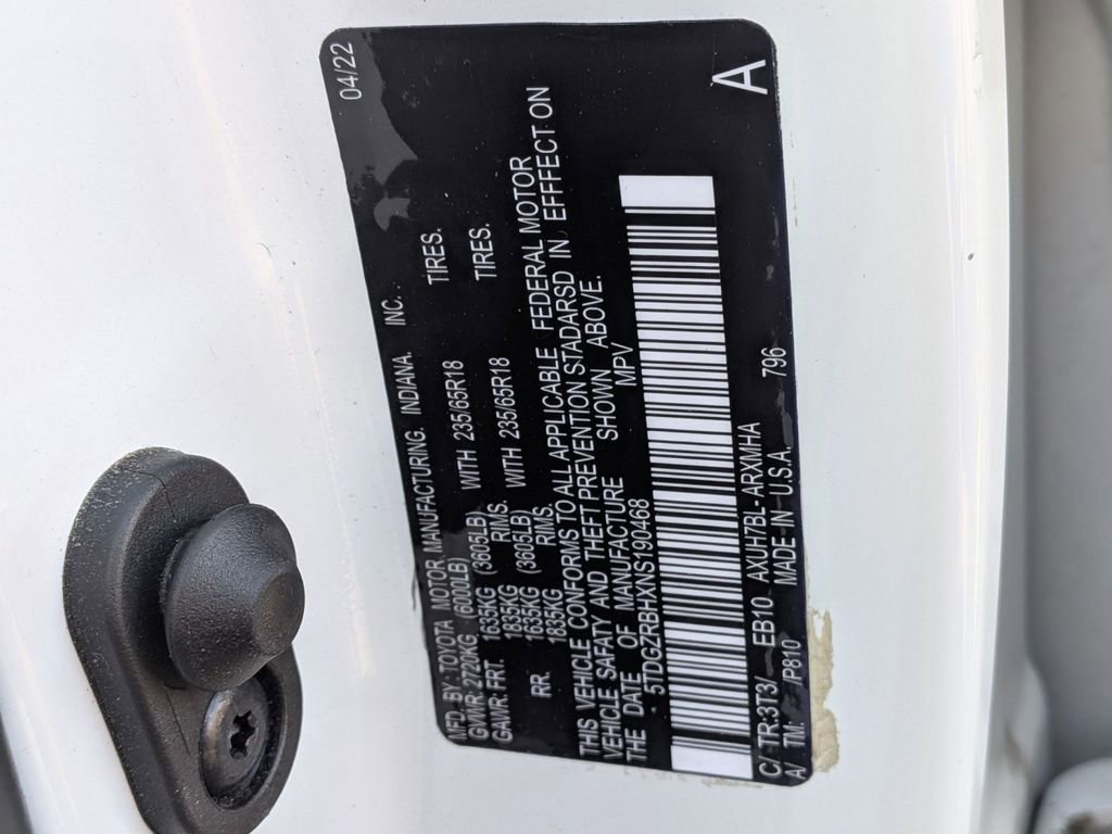 Used 2022 Toyota Highlander XLE AWD/4WD image 39