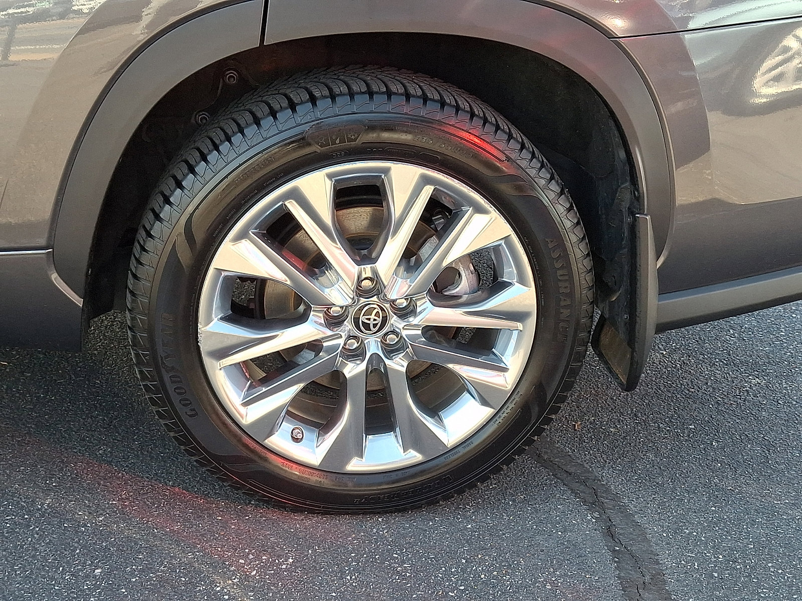 Used 2023 Toyota Highlander Limited image 8