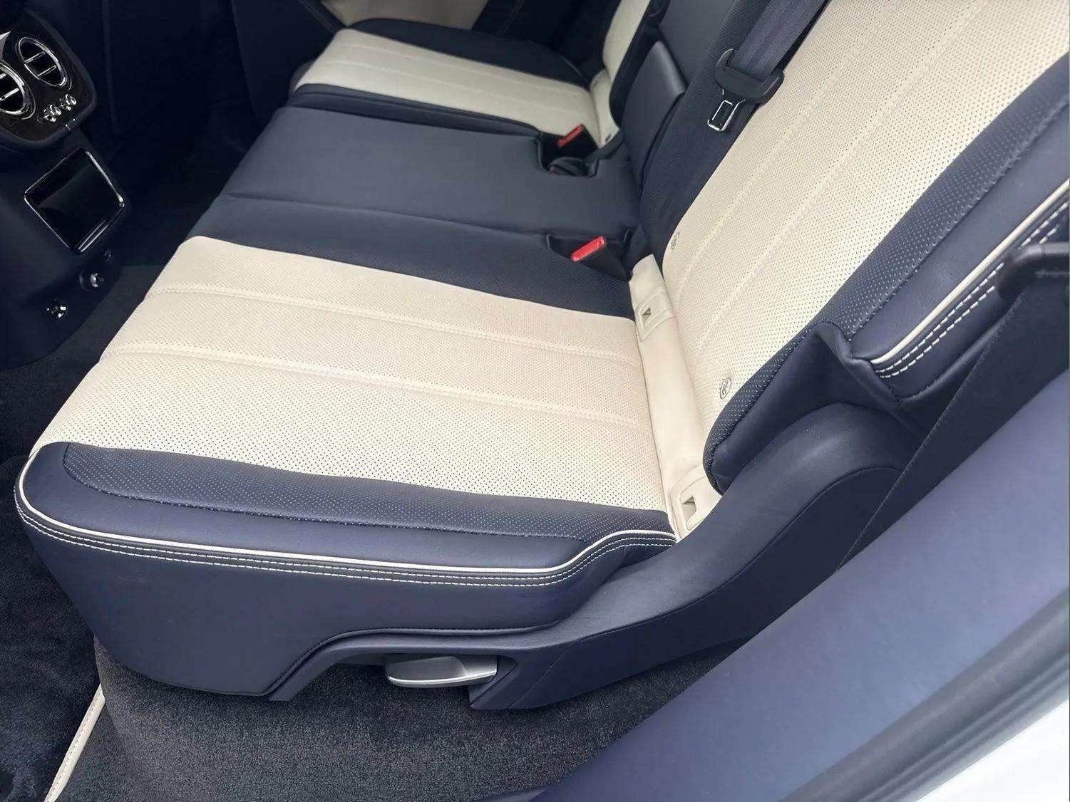Certified 2025 Bentley Bentayga AWD/4WD image 22