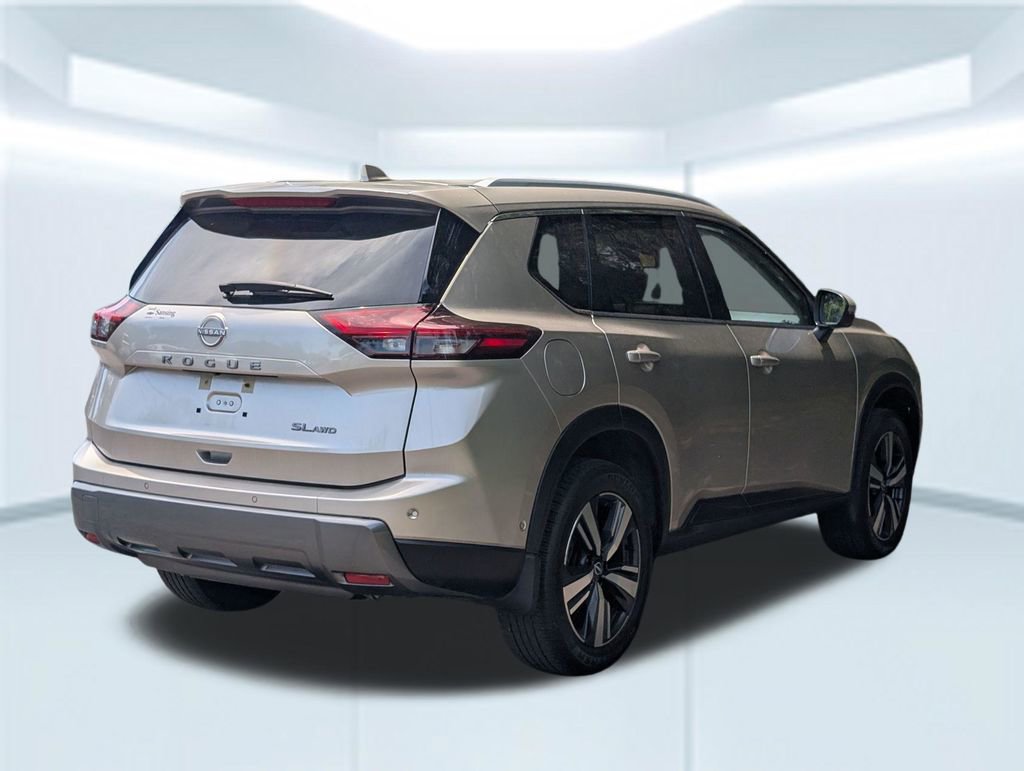 Used 2024 Nissan Rogue SL AWD/4WD image 6