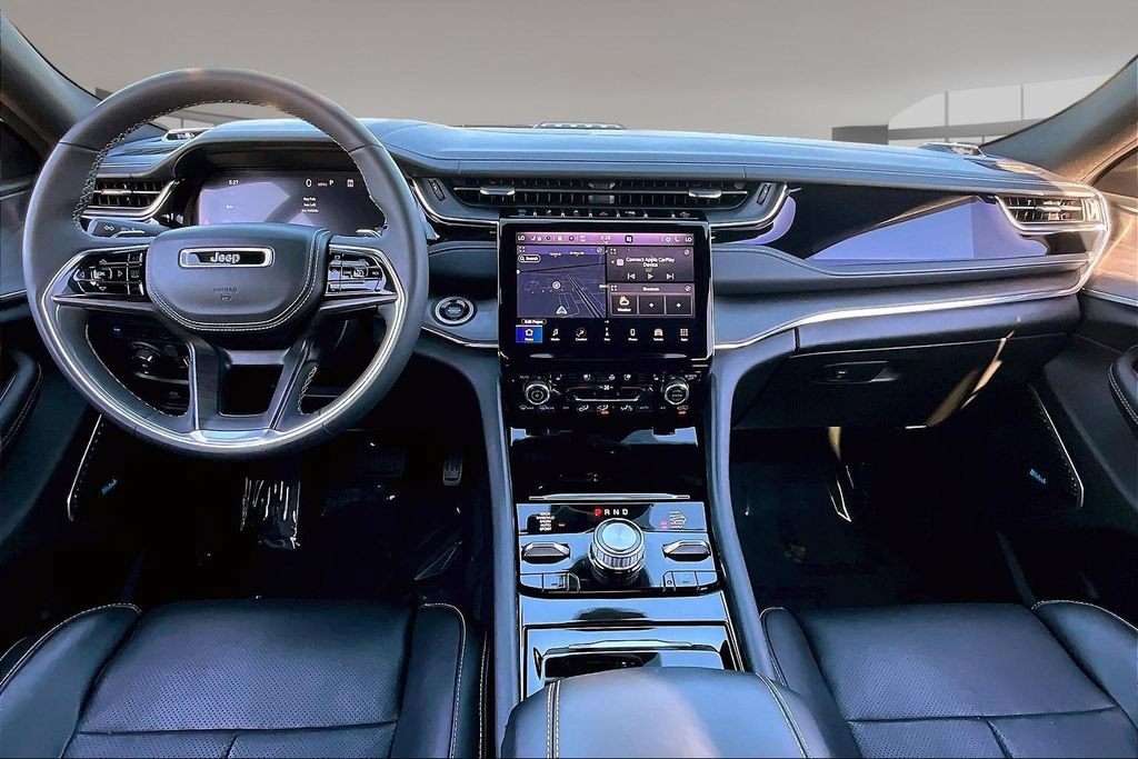 Used 2023 Jeep Grand Cherokee Overland w/ Luxury Tech Group IV AWD/4WD image 7