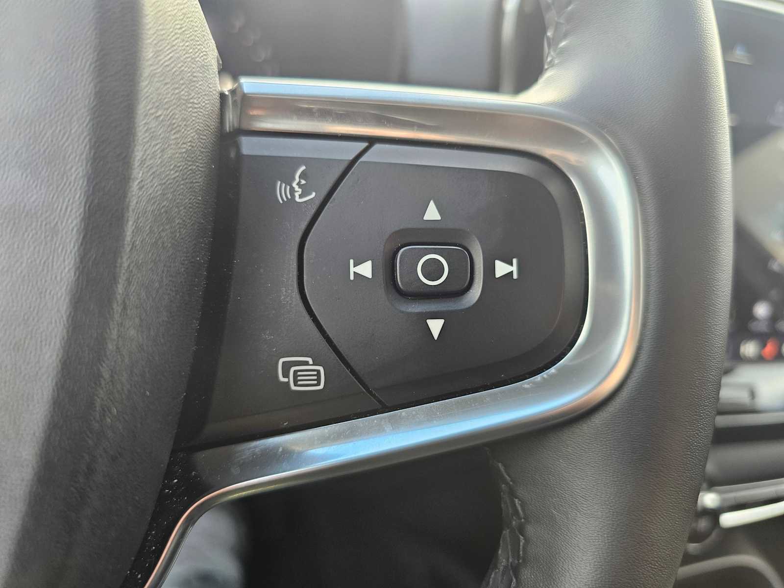 Used 2025 Volvo XC40 B5 Plus w/ Protection Package Premier image 36