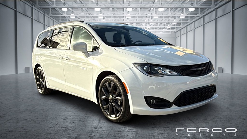 Used 2018 Chrysler Pacifica Touring-L Plus image 7