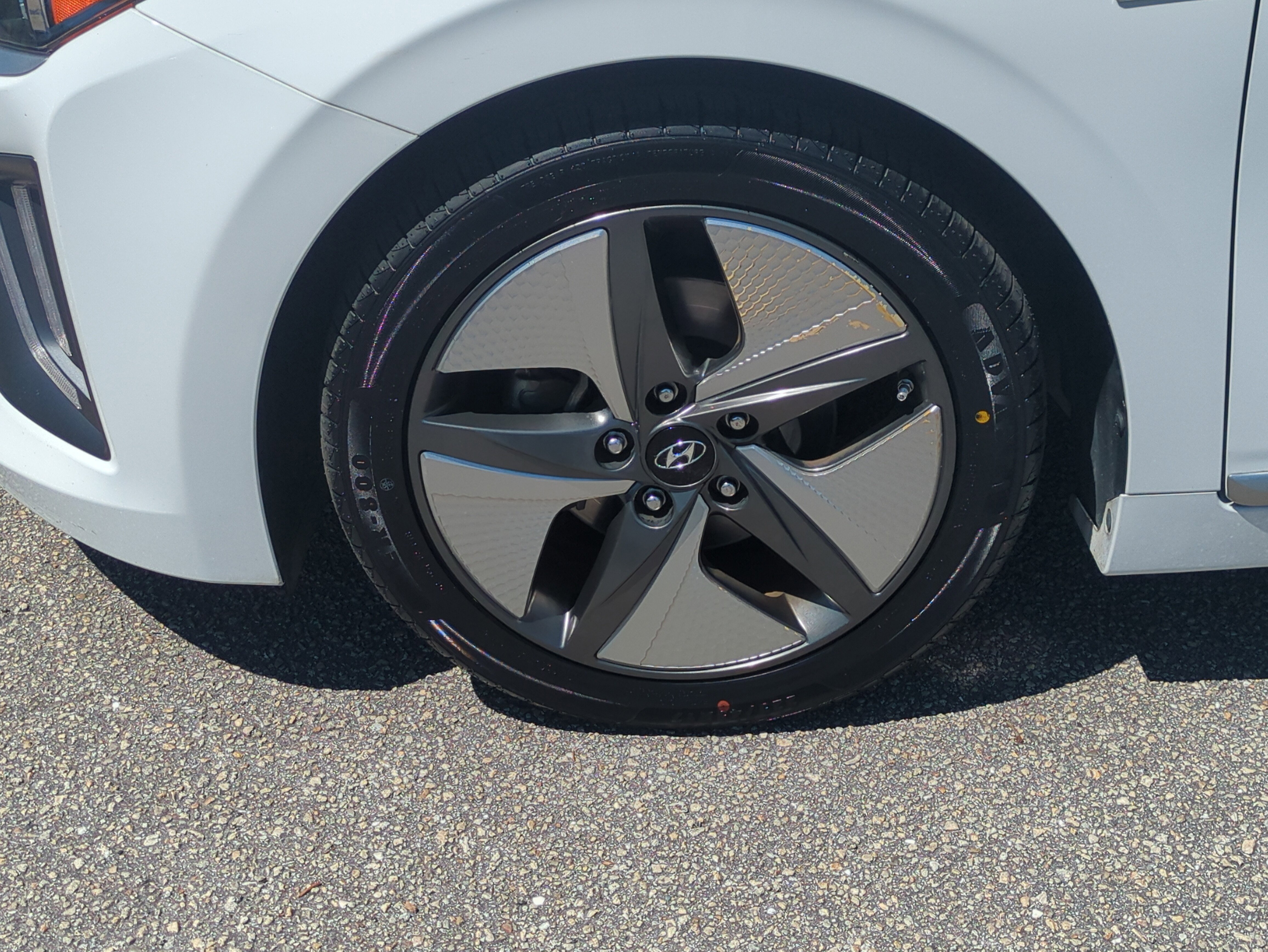 Used 2020 Hyundai Ioniq Limited image 11