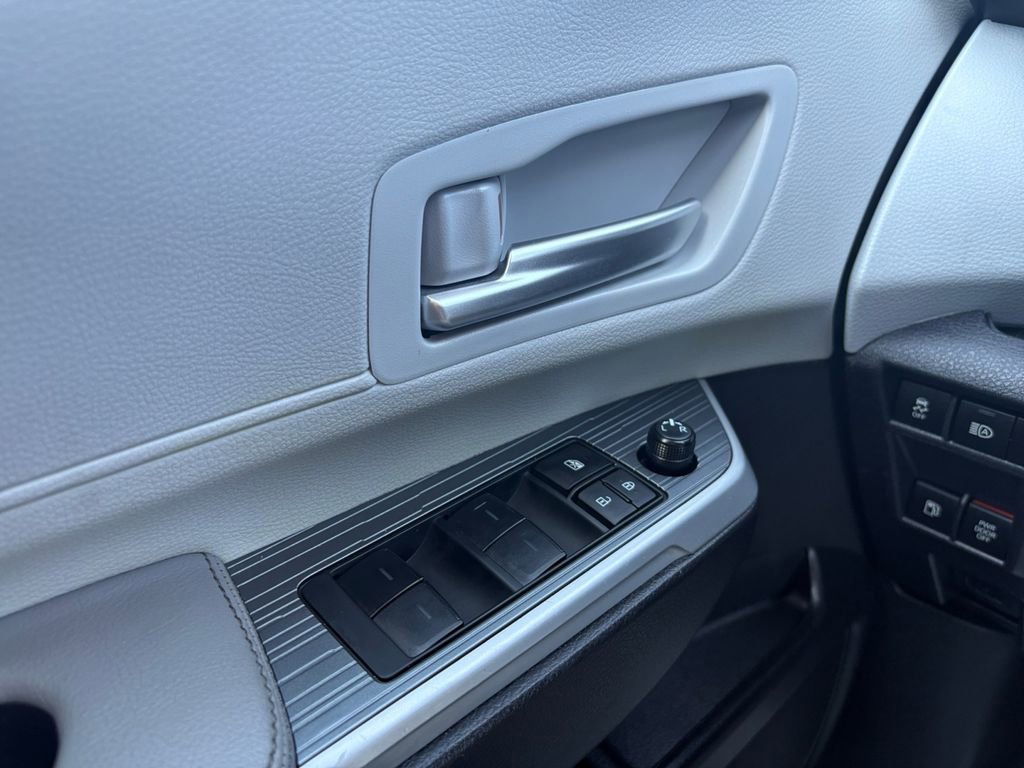 Used 2025 Toyota Sienna XLE image 14